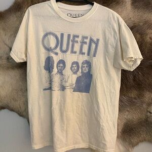 Urban outfitters yellow graphic tee Queen